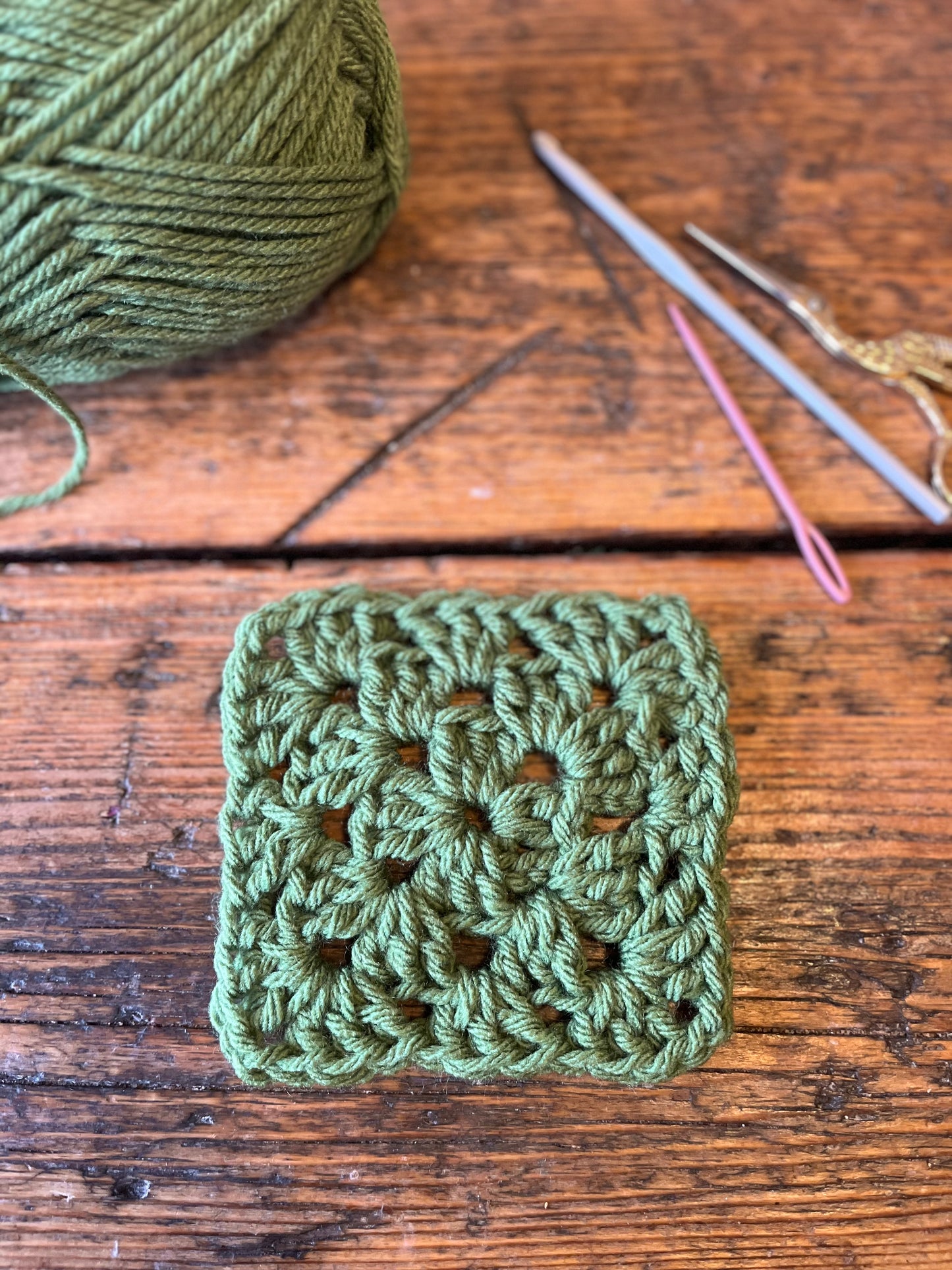 Basic granny square guide and tutorial